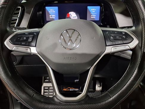 Used 2024 Volkswagen Atlas Peak Edition SE image 12