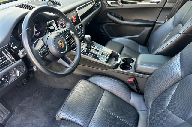 Used 2023 Porsche Macan AWD/4WD image 9