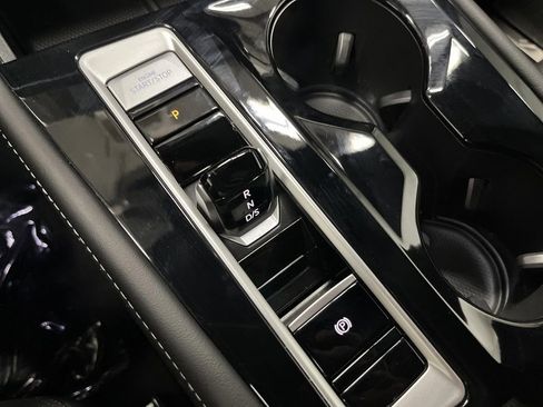 Used 2024 Volkswagen Atlas Cross Sport SEL Premium R-Line image 23