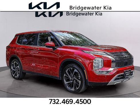 Used 2024 Mitsubishi Outlander AWD image 1