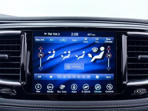 Used 2020 Chrysler Pacifica Limited w/ Advanced Safetytec Group FWD image 23
