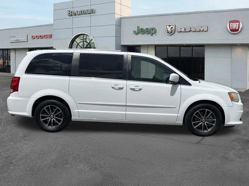 Used 2017 Dodge Grand Caravan SXT w/ Driver Convenience Group FWD image 8