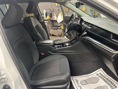 Used 2021 Jeep Grand Cherokee L Laredo w/ Luxury Tech Group I image 16