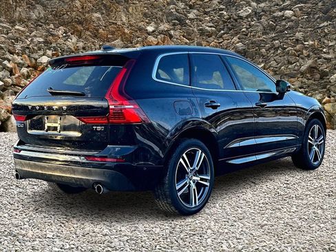 Used 2019 Volvo XC60 T5 Momentum w/ Multimedia Package image 2