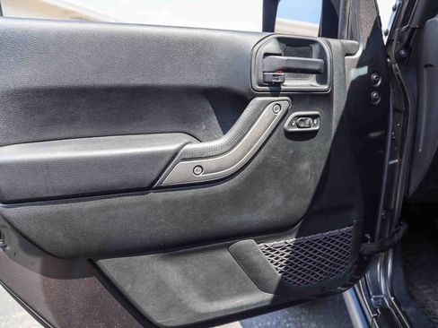 Used 2018 Jeep Wrangler Sport AWD/4WD image 17