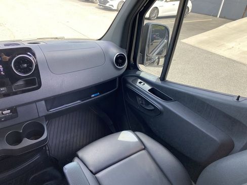 Used 2024 Mercedes-Benz Sprinter 2500 w/ Dashboard Charging Package image 4