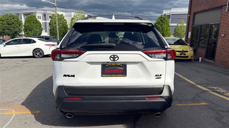 Used 2021 Toyota RAV4 XLE AWD/4WD image 9