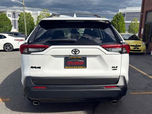 Used 2021 Toyota RAV4 XLE AWD/4WD image 9