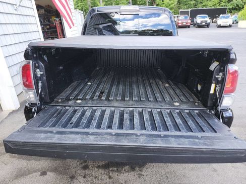 Used 2020 Toyota Tacoma TRD Off-Road w/ TRD Premium Off Road Package image 6