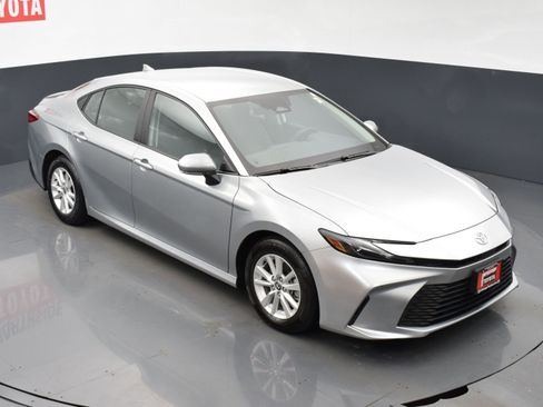 Used 2025 Toyota Camry LE image 22