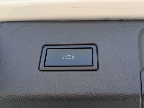 Used 2019 Volkswagen Atlas SE image 25