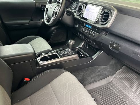 Used 2022 Toyota Tacoma TRD Sport image 16