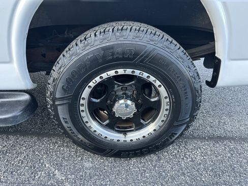 Certified 2019 Chevrolet Express 2500 RWD image 6