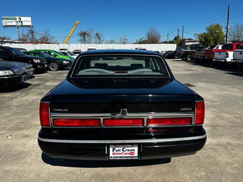 Used 1997 Lincoln Town Car Executive image 4