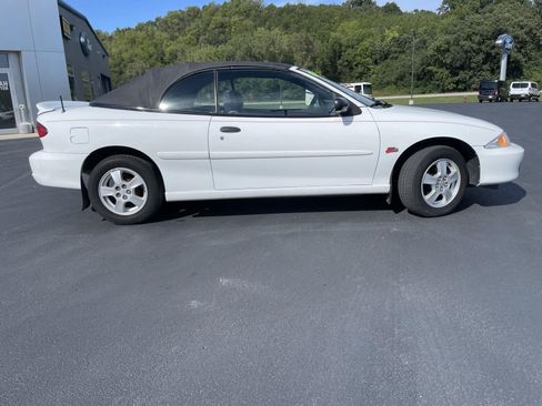 Used 2000 Chevrolet Cavalier Z24 FWD image 3