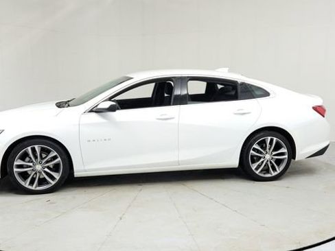Used 2022 Chevrolet Malibu LT image 2