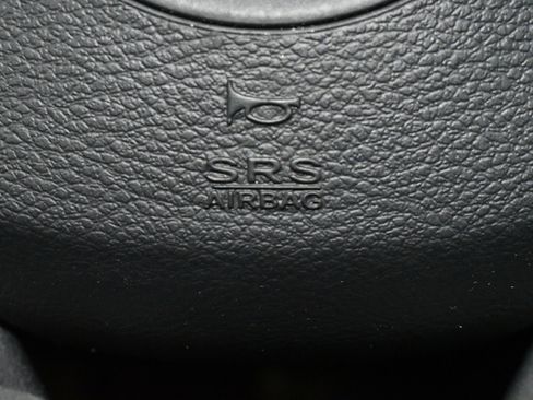 Used 2019 Jeep Cherokee Limited image 32