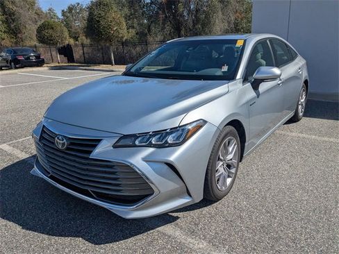 Used 2019 Toyota Avalon XLE w/ Moonroof Package image 2