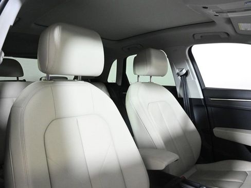 Used 2025 Audi Q3 2.0T Premium w/ Convenience Package image 16