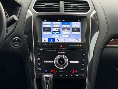 Used 2018 Ford Explorer Platinum image 22