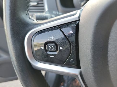 Used 2022 Volvo XC90 T6 Momentum w/ Protection Package Premier image 22