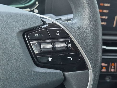 Used 2025 Kia Niro LX FWD image 21