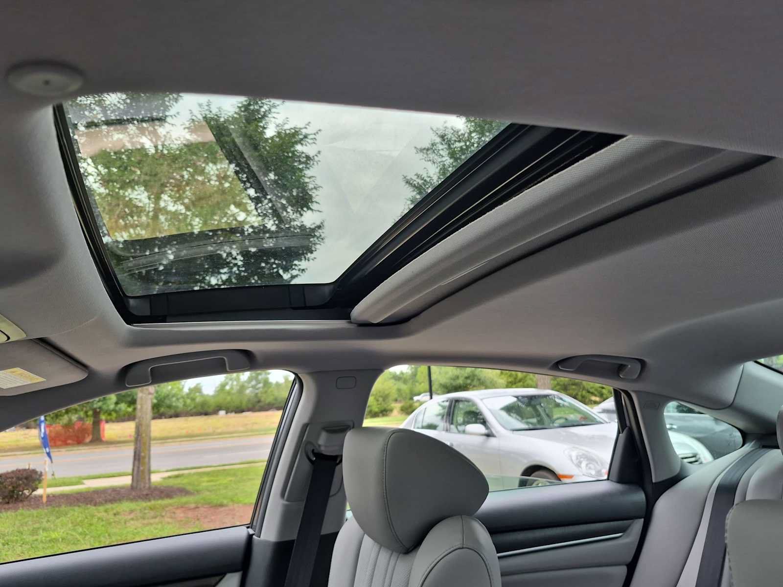 Used 2018 Honda Accord Touring image 19