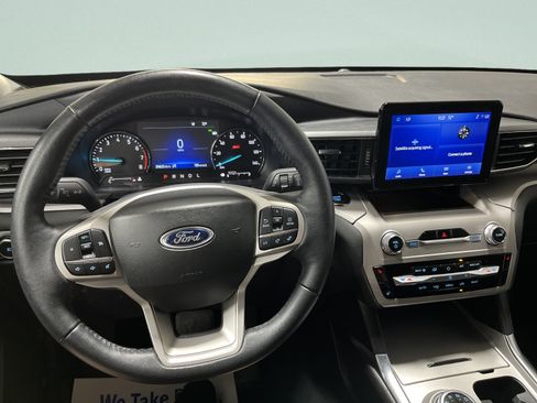 Used 2023 Ford Explorer XLT w/ Equipment Group 202A AWD/4WD image 18