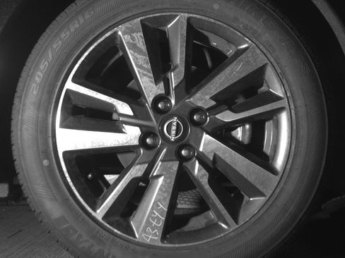 Used 2025 Nissan Versa SV FWD image 13