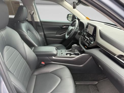 Used 2023 Toyota Highlander XLE FWD image 16