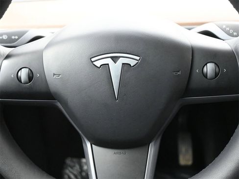 Used 2024 Tesla Model Y Long Range image 6