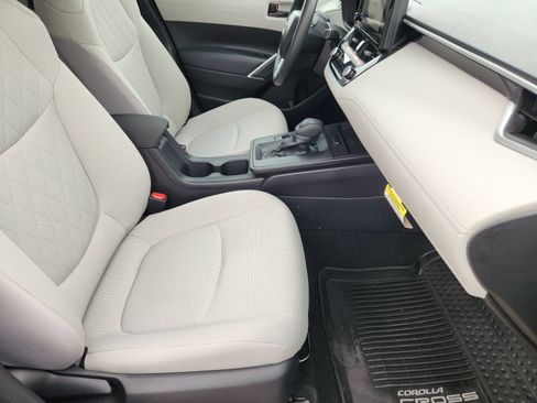 Used 2026 Toyota Corolla Cross LE w/ Moonroof Package FWD image 17