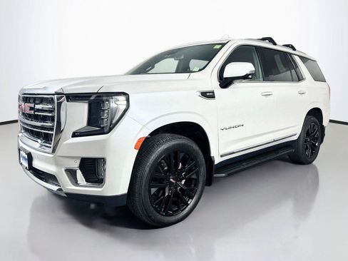 Used 2023 GMC Yukon SLT w/ SLT Premium Package AWD/4WD image 2