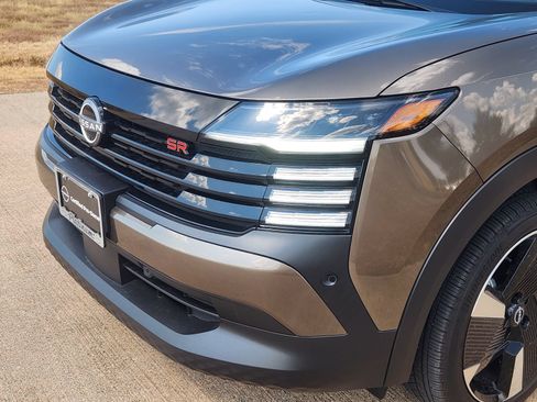 Used 2025 Nissan Kicks SR FWD image 10