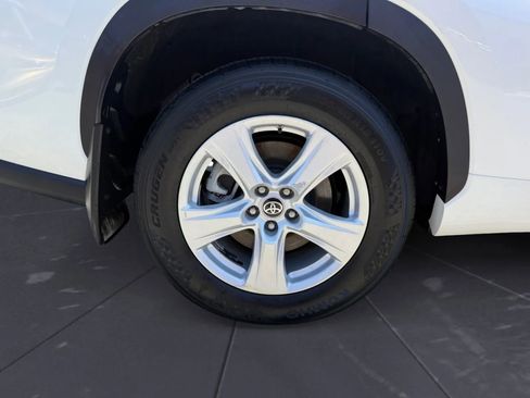 Used 2020 Toyota Highlander LE image 38