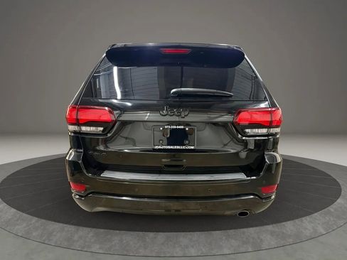 Used 2017 Jeep Grand Cherokee Altitude image 4