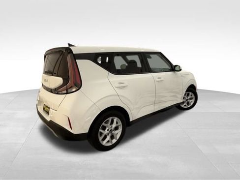 Used 2023 Kia Soul LX w/ LX Technology Package image 5