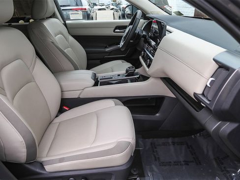 Certified 2024 Nissan Pathfinder SL w/ SL Premium Package image 14