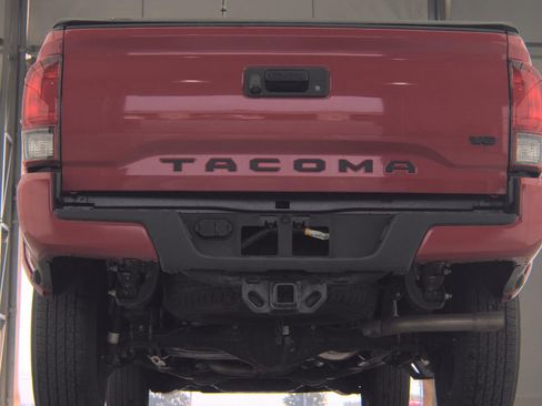 Used 2022 Toyota Tacoma SR5 w/ Technology Package RWD image 7