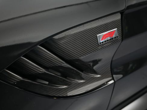 Used 2023 Aston Martin V8 Vantage Coupe RWD image 34