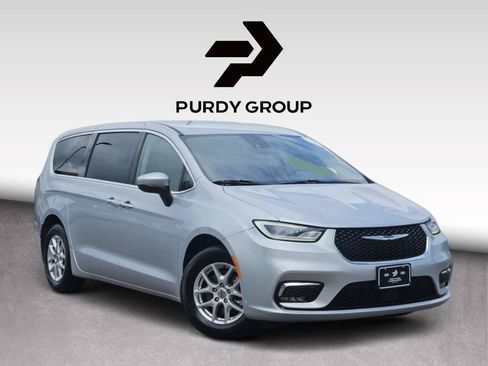 Used 2023 Chrysler Pacifica Touring-L FWD image 1