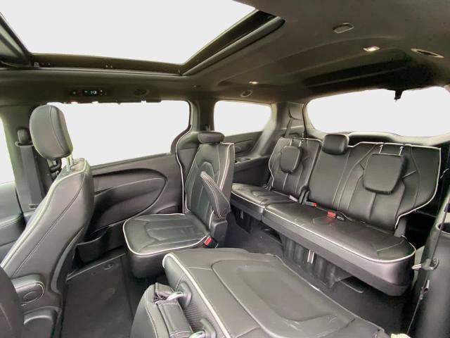 Used 2026 Chrysler Pacifica Limited FWD image 14