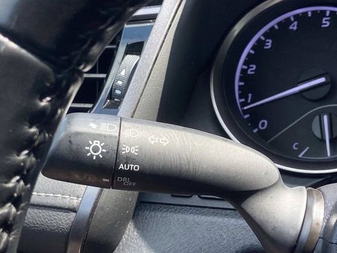 Used 2021 Toyota Camry SE FWD image 28