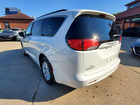 Used 2020 Chrysler Voyager Lxi image 6