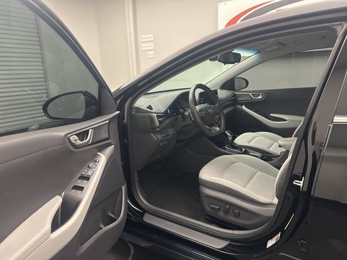 Used 2022 Hyundai Ioniq SE image 5