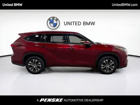 Used 2020 Toyota Highlander XLE FWD image 4