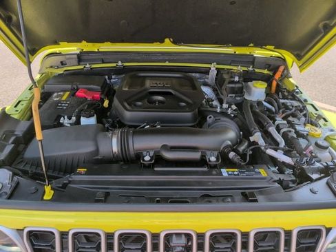 Used 2024 Jeep Wrangler Unlimited Sahara w/ Technology Group AWD/4WD image 23