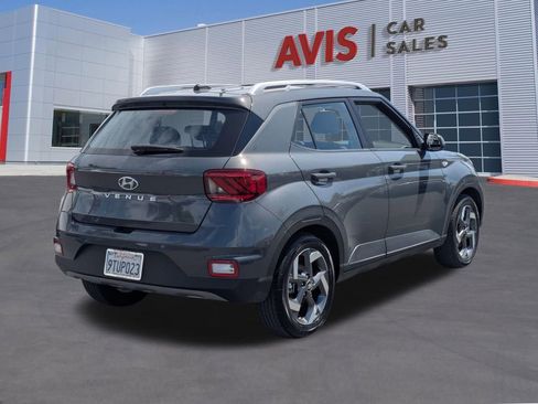 Used 2025 Hyundai Venue SEL FWD image 6