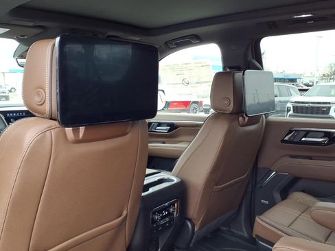 New 2026 Chevrolet Suburban High Country image 14