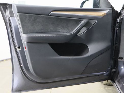 Used 2023 Tesla Model Y Long Range image 17